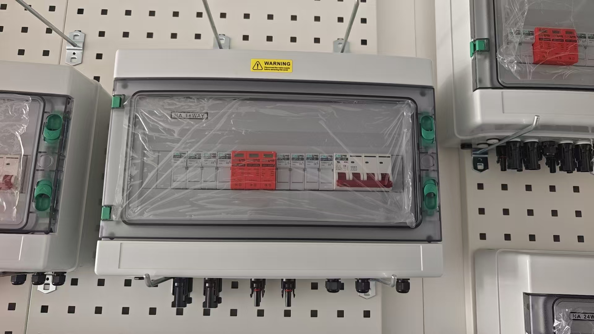 The Key Role of Four-Way Plastic Combiner Box in Photovoltaic Systems