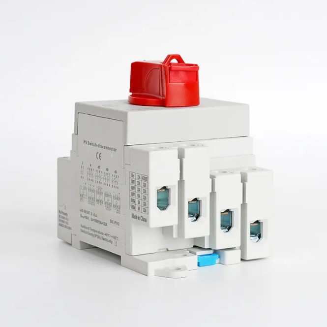 Photovoltaic DC isolation switch